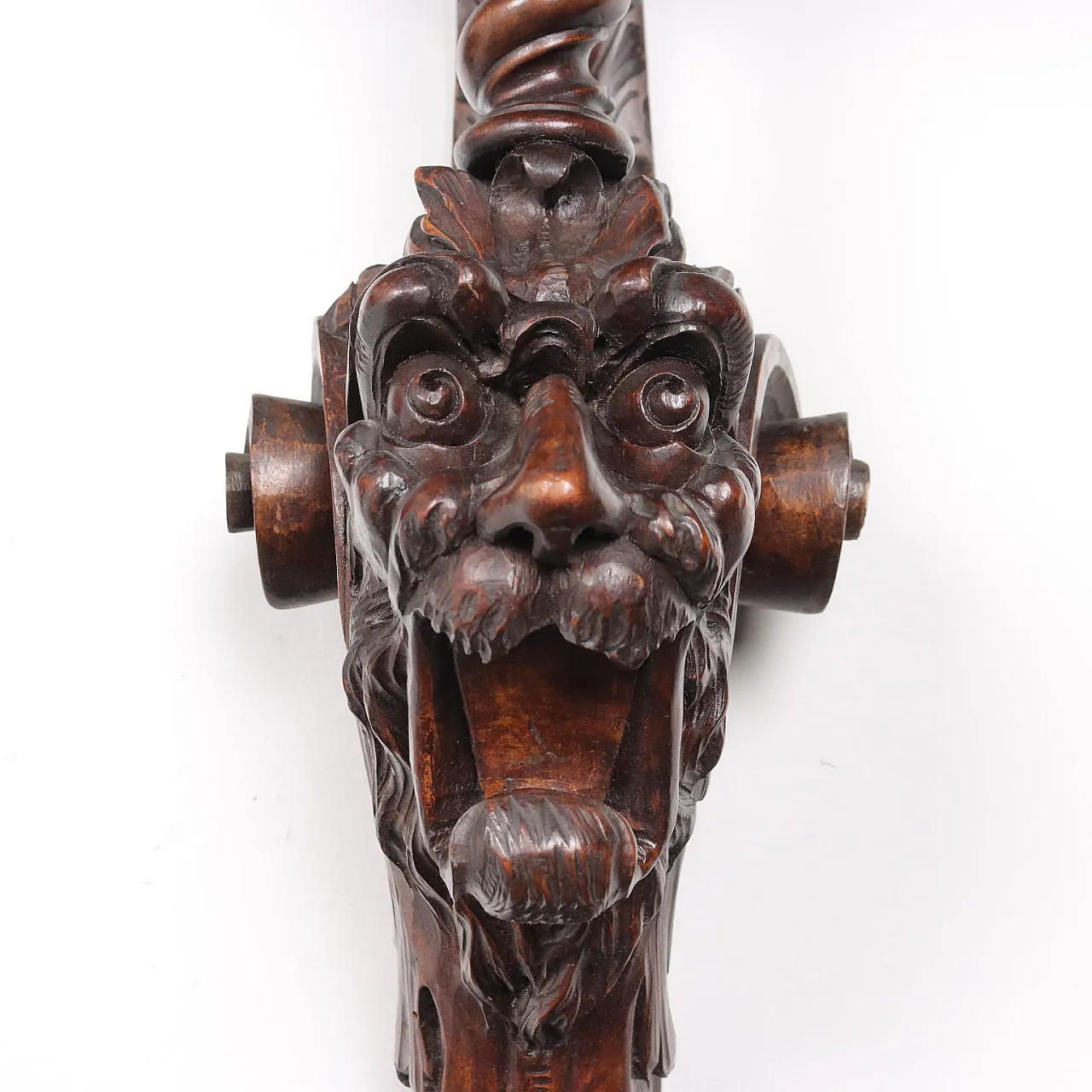 Pair of carved mahogany shelves, 19th century 5