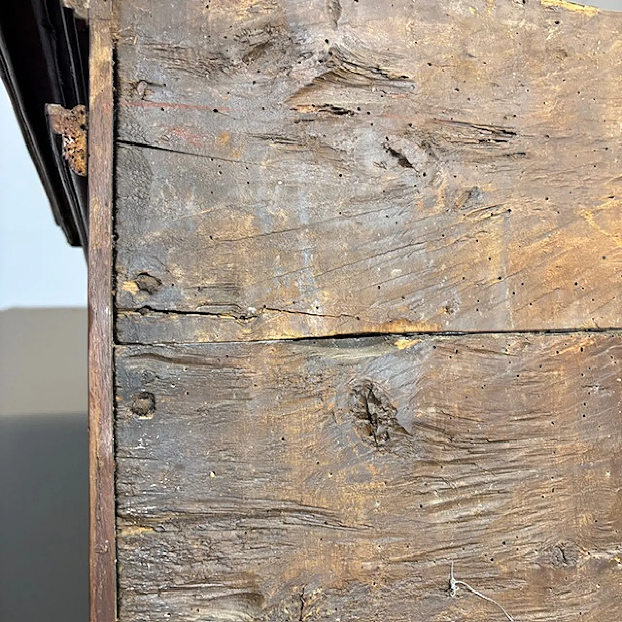 Stipo armadio Piemonte ante bugnate noce, '600 2