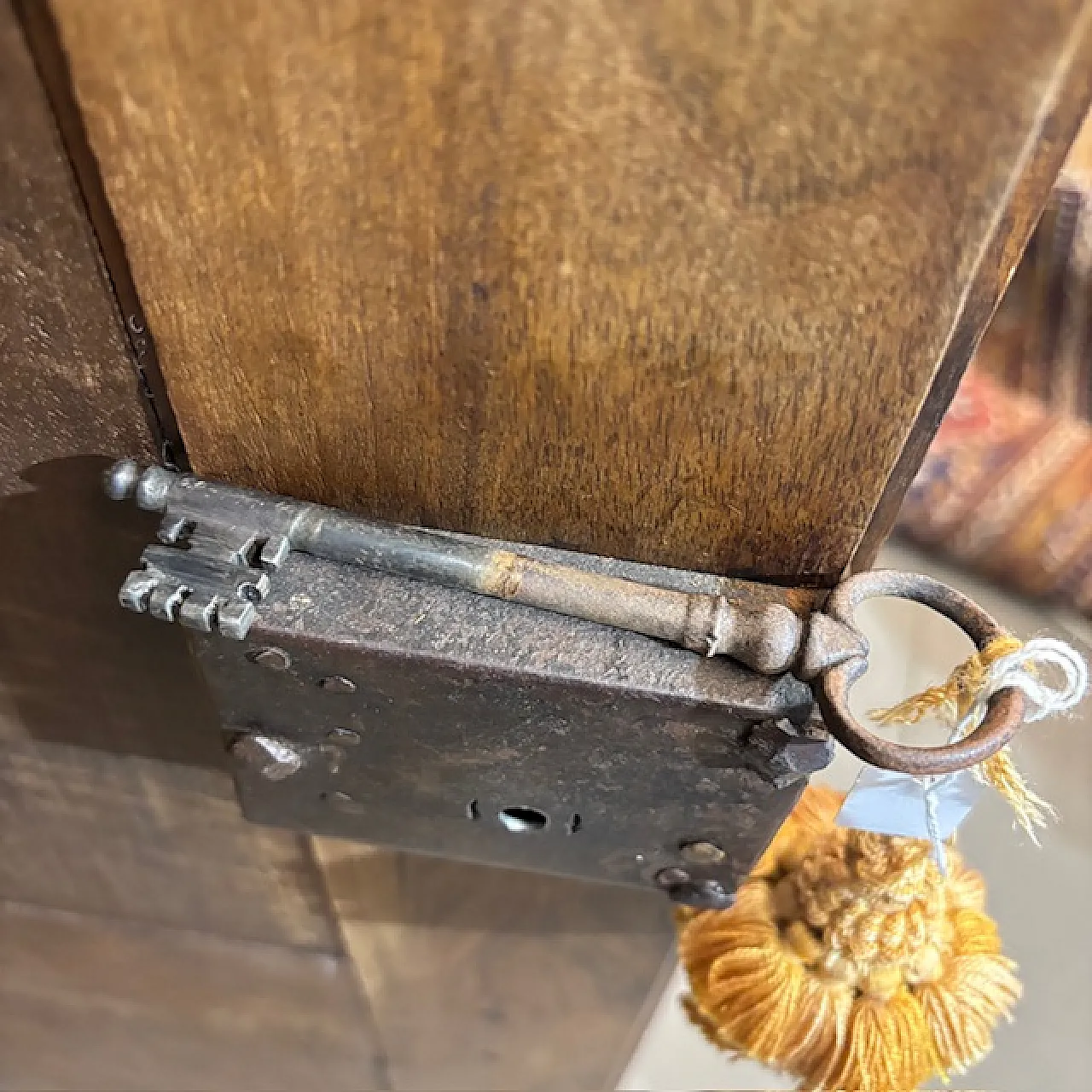 Stipo armadio Piemonte ante bugnate noce, '600 10