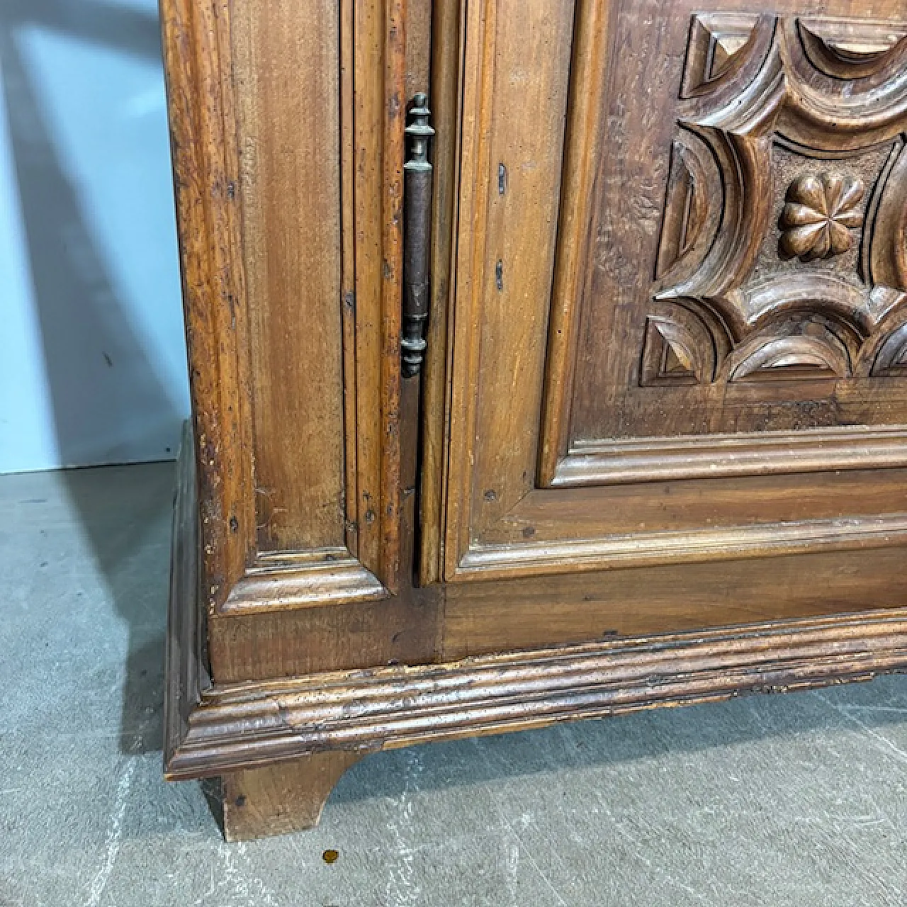 Stipo armadio Piemonte ante bugnate noce, '600 16