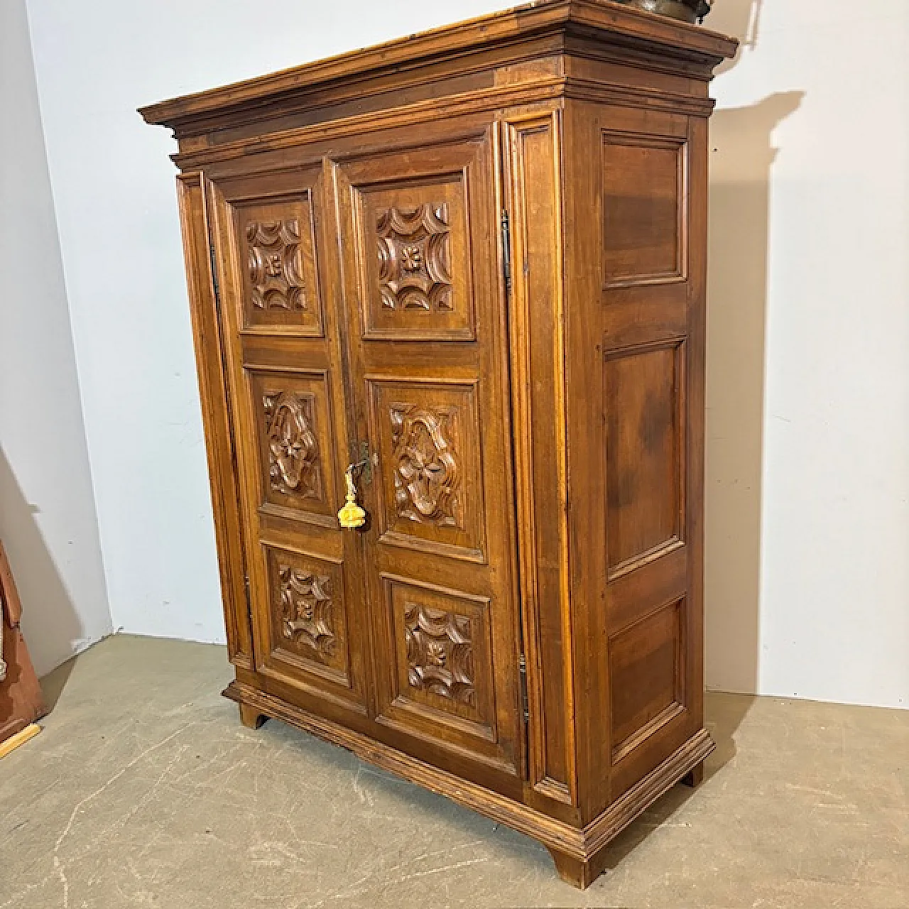 Stipo armadio Piemonte ante bugnate noce, '600 20