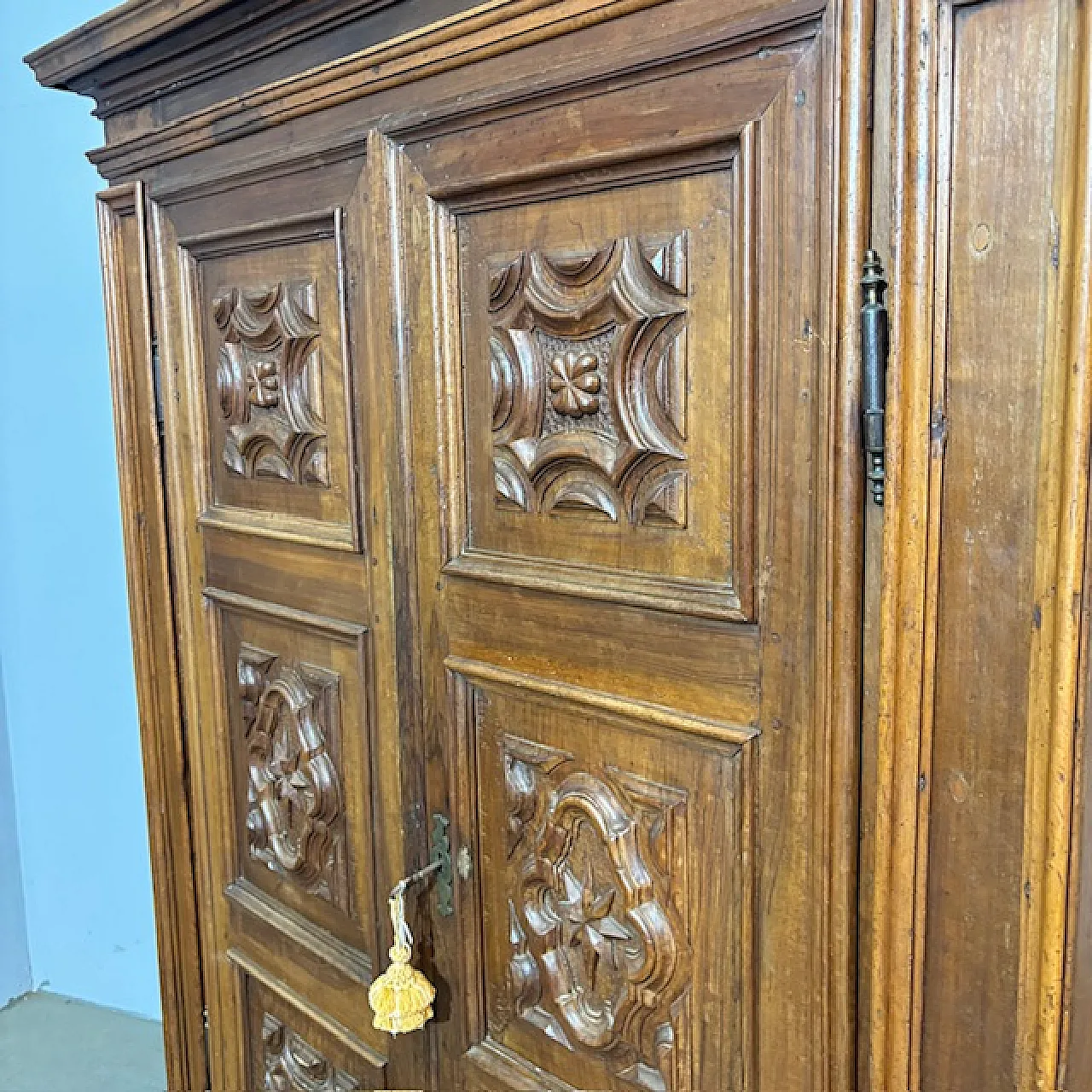 Stipo armadio Piemonte ante bugnate noce, '600 21