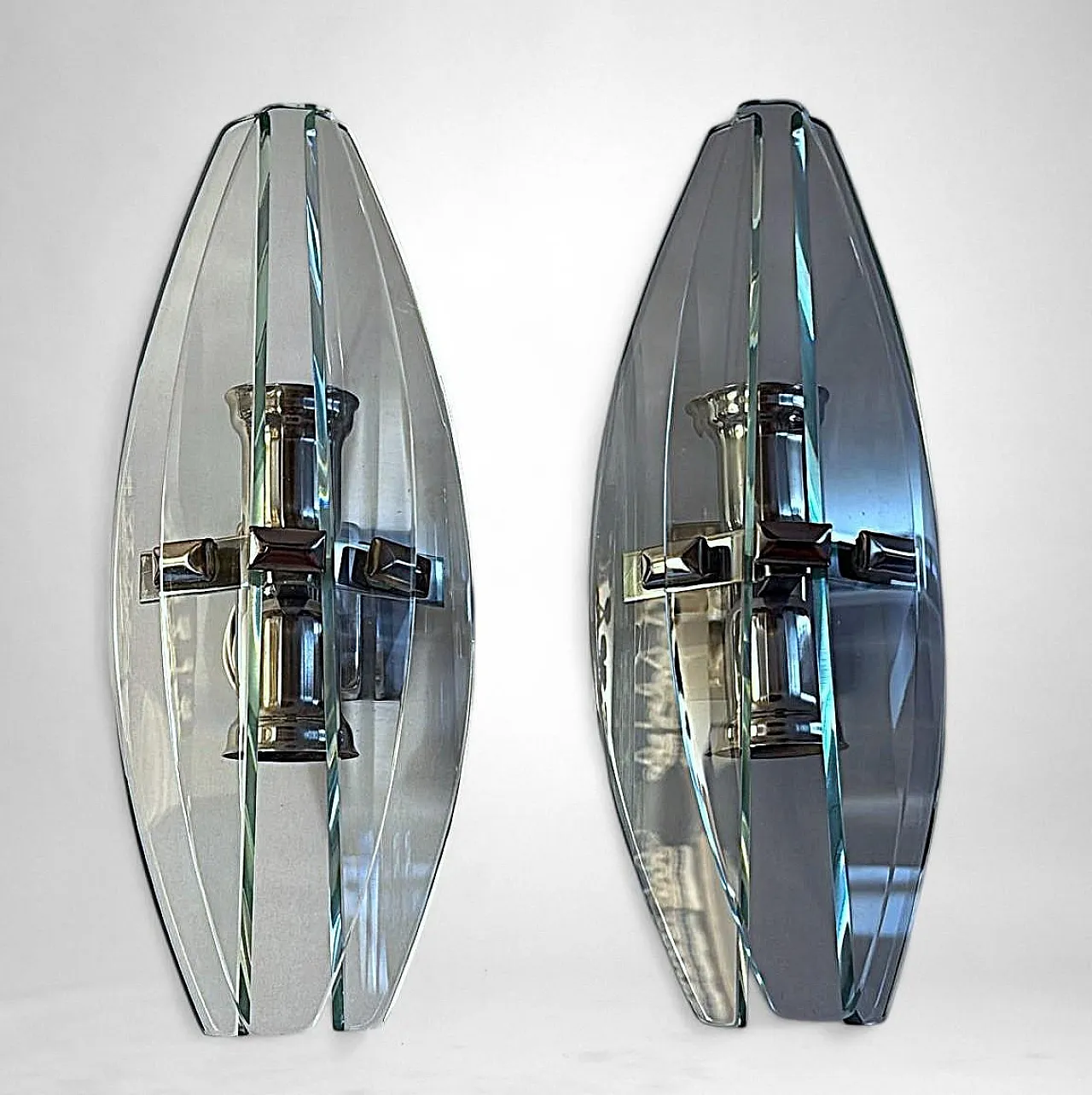 Coppia di applique in metallo e cristallo temperato, anni '70 4