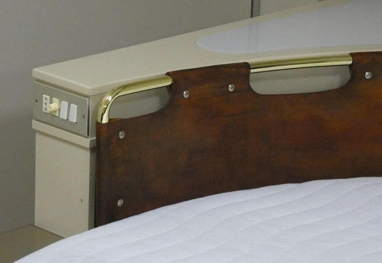 Round six-piece swivel bed with corner frame, 1970s 8