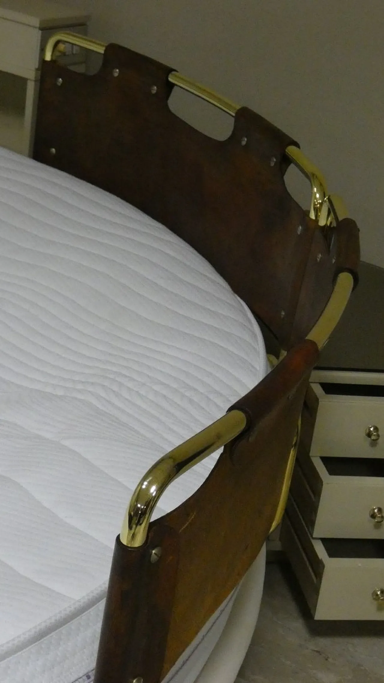 Round six-piece swivel bed with corner frame, 1970s 11