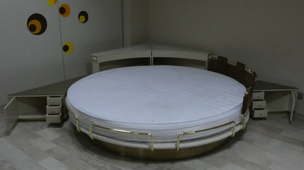 Round Six-Piece Swivel Bed with Corner Frame, 1970s 4