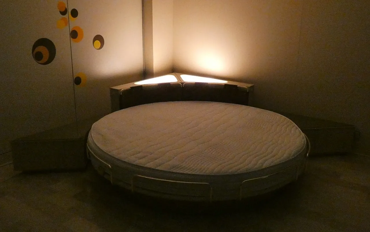 Round Six-Piece Swivel Bed with Corner Frame, 1970s 5