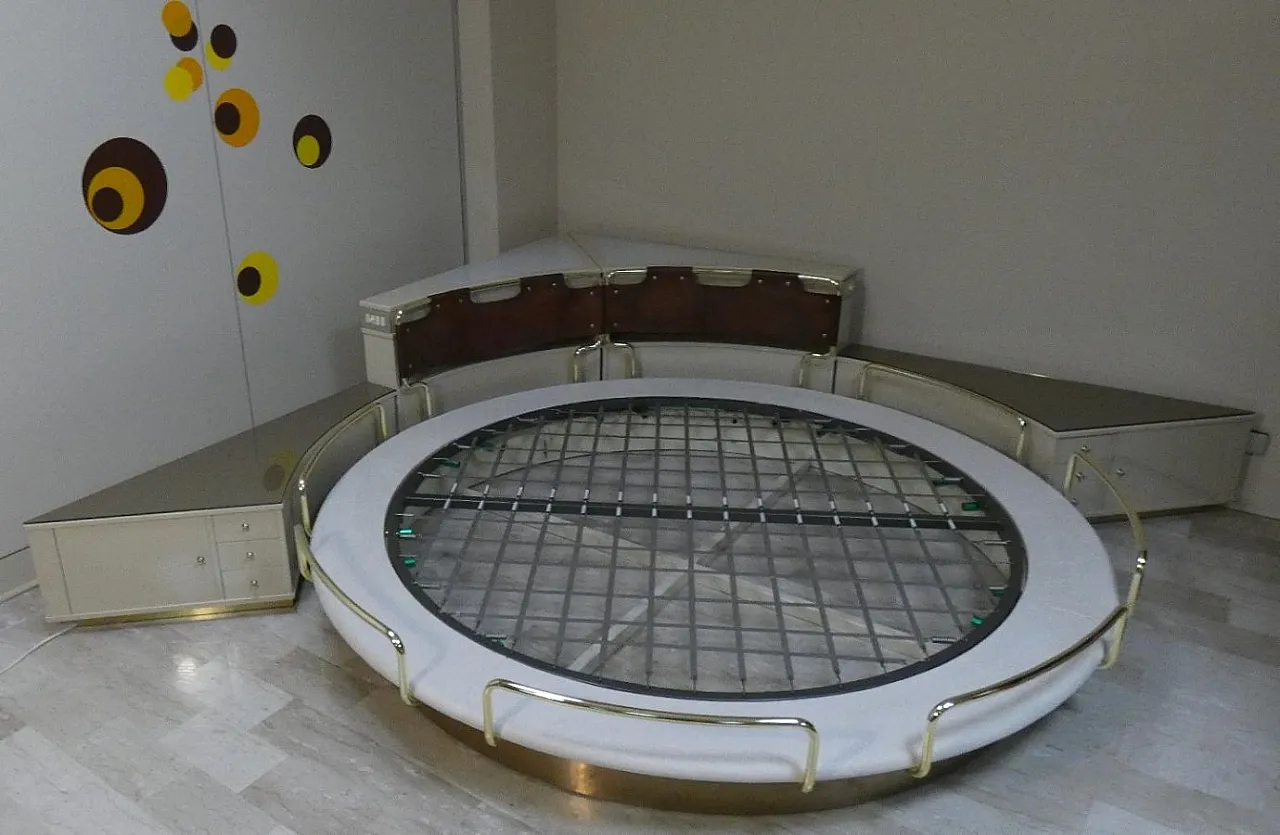 Round Six-Piece Swivel Bed with Corner Frame, 1970s 24