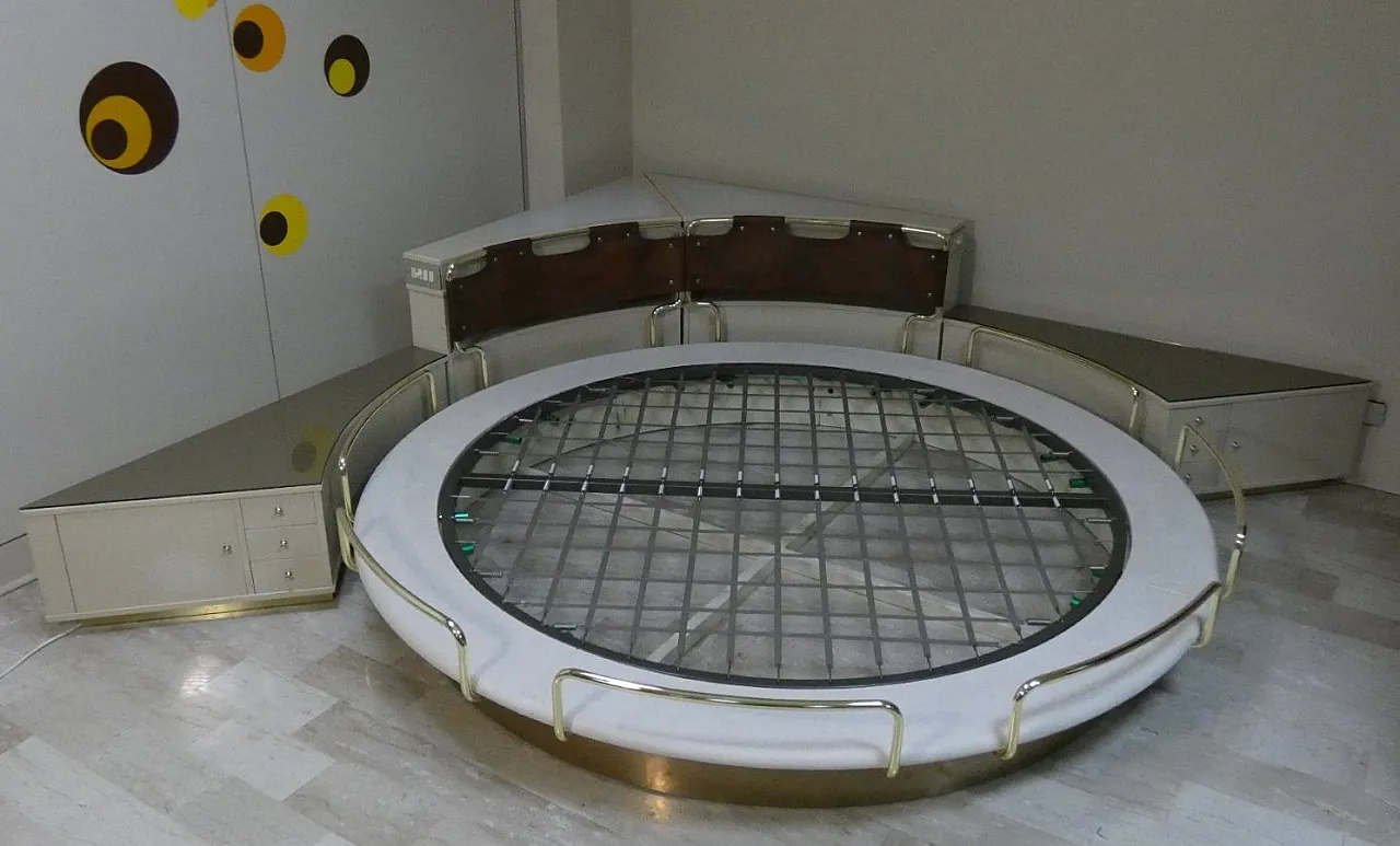 Round Six-Piece Swivel Bed with Corner Frame, 1970s 25