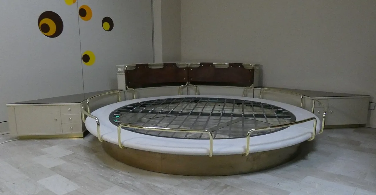 Round Six-Piece Swivel Bed with Corner Frame, 1970s 26