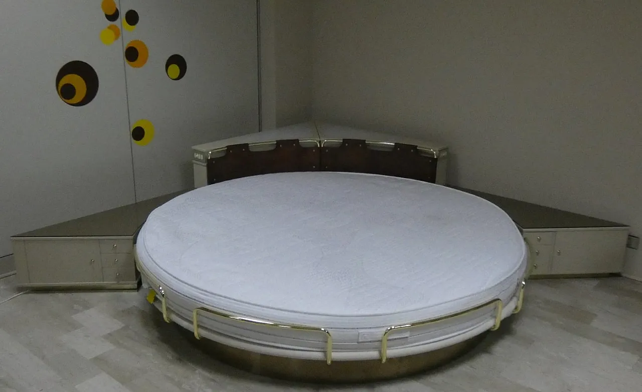Round Six-Piece Swivel Bed with Corner Frame, 1970s 27