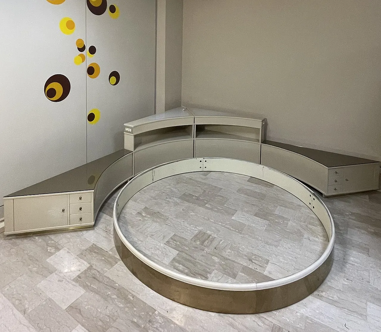 Round Six-Piece Swivel Bed with Corner Frame, 1970s 30