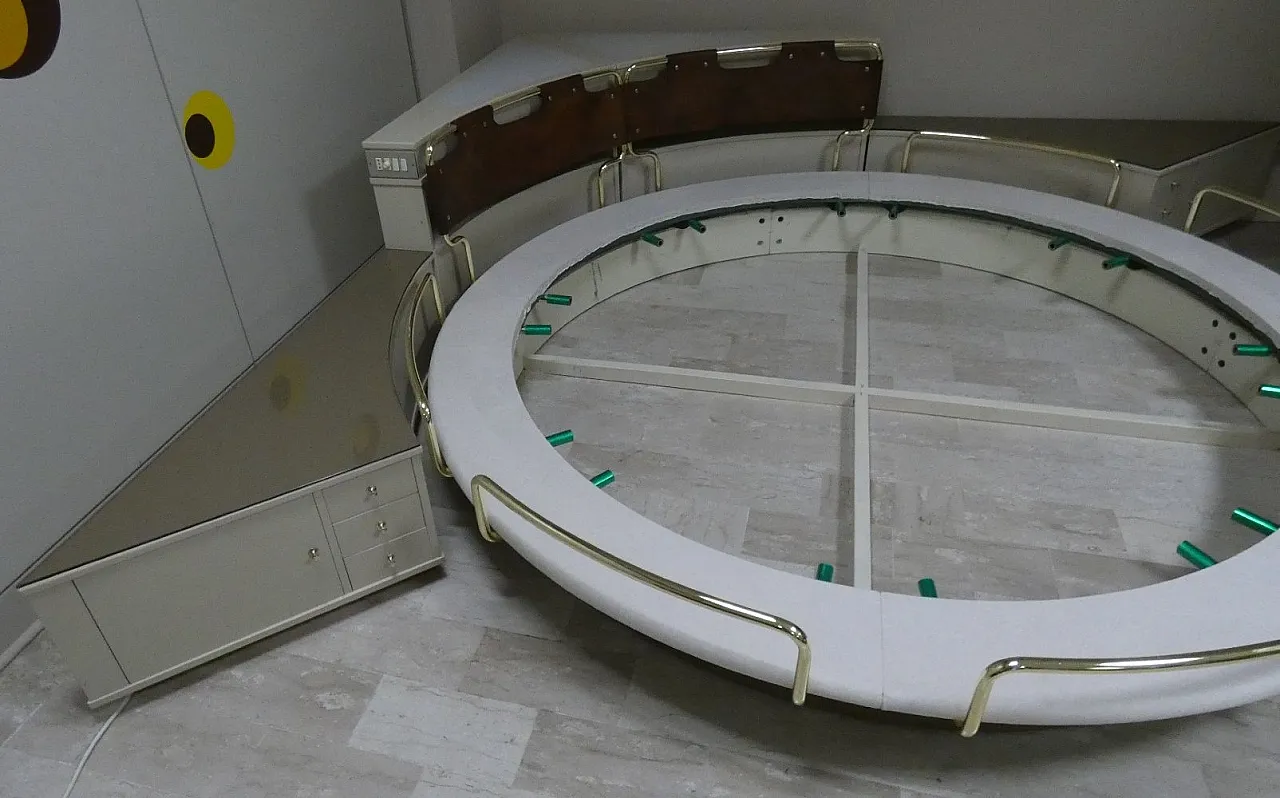 Round Six-Piece Swivel Bed with Corner Frame, 1970s 39