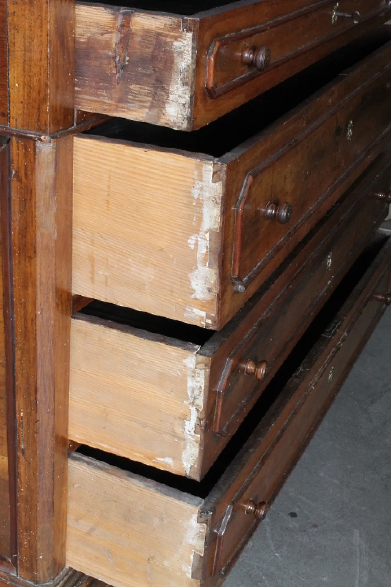 Chest of drawers Carlo X solid walnut, with inlaid star, 1830 12