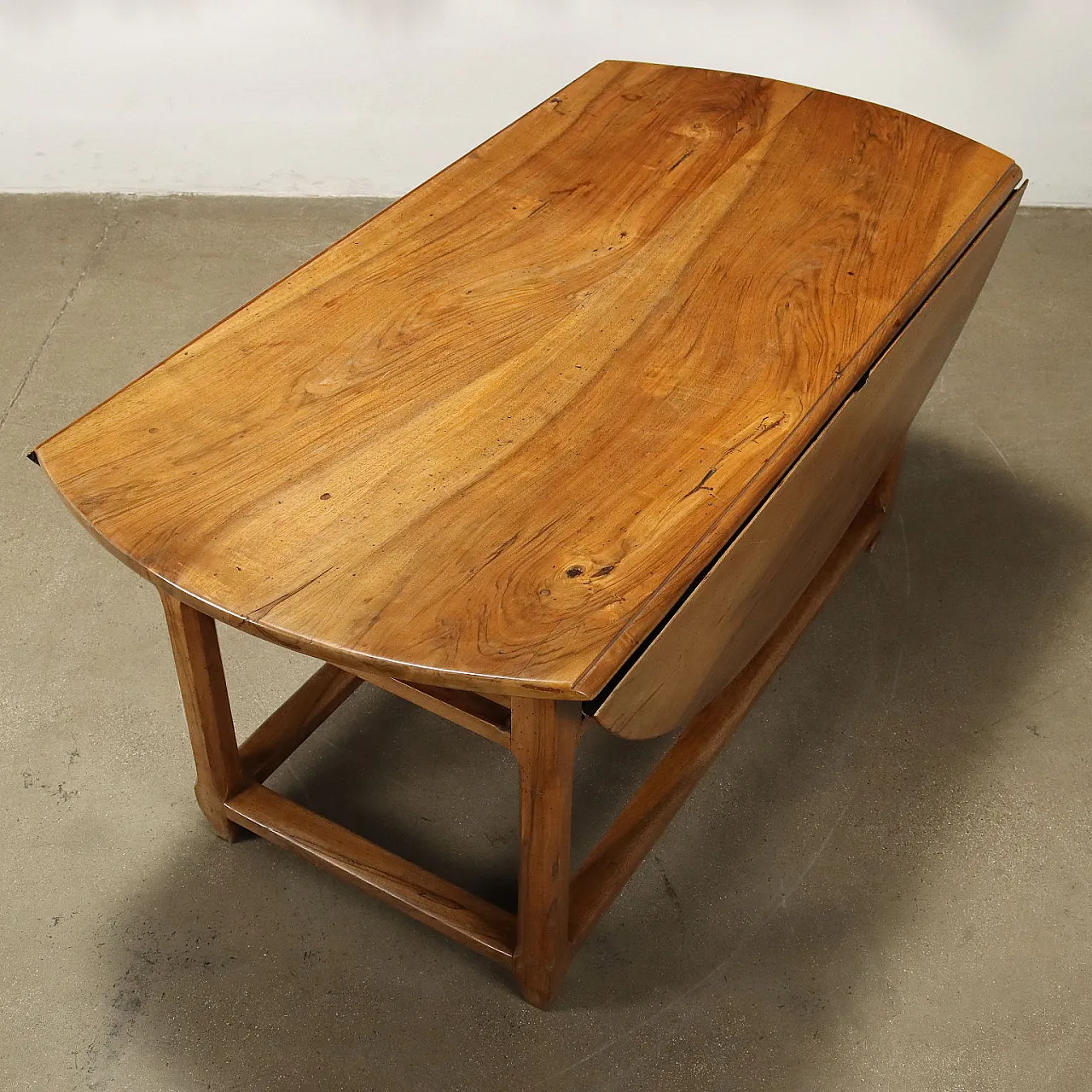Walnut and pine banded table with pair of drawers, 19th century 5