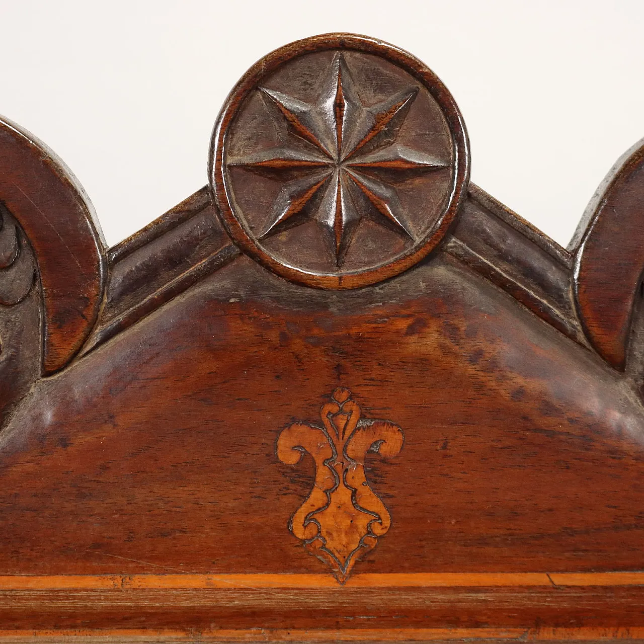 Scrittoio Barocchetto in legno massello impiallacciato in radica di noce con filettaure in acero, secondo quarto '700 6