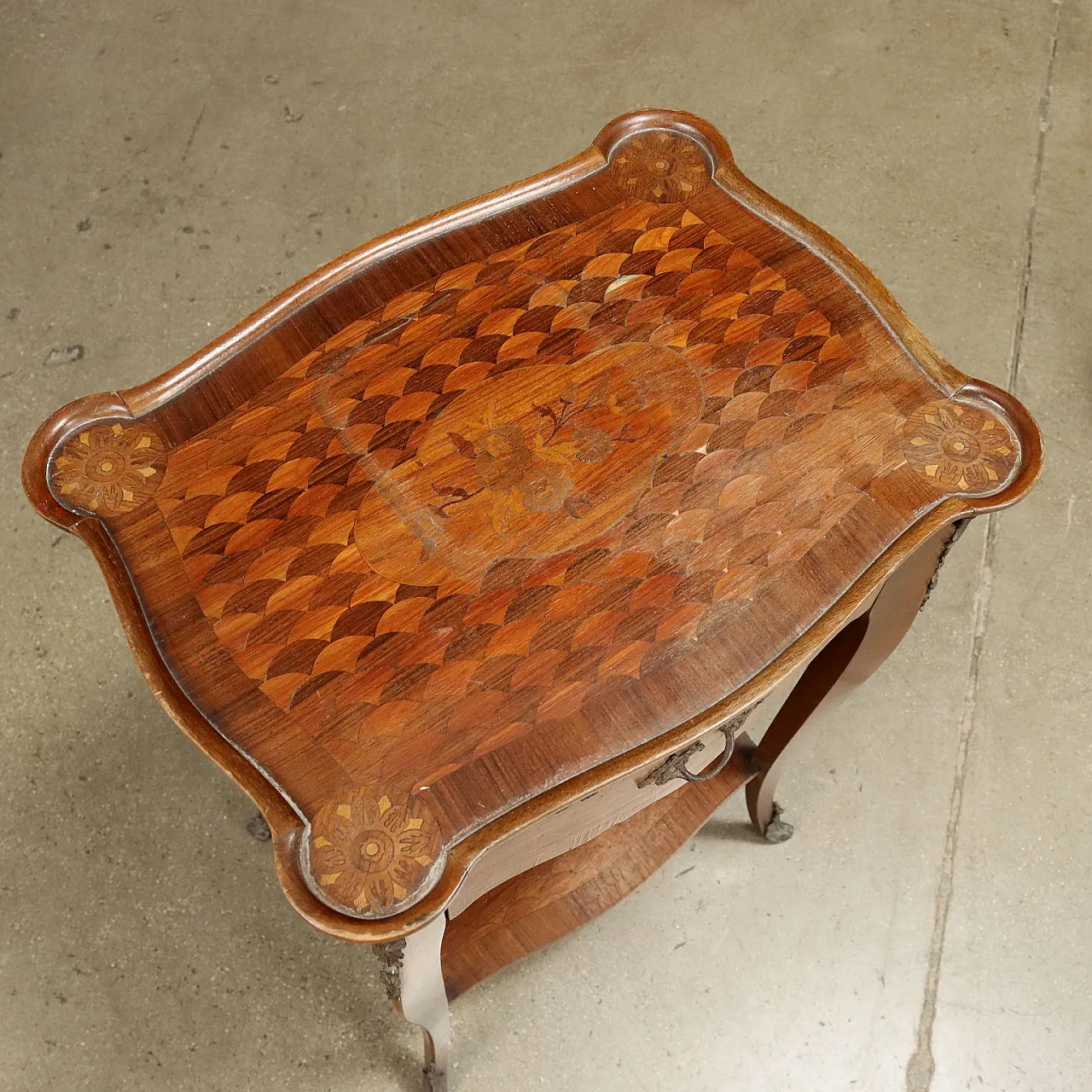 Pair of wood bedside tables with inlays and bronze details 3