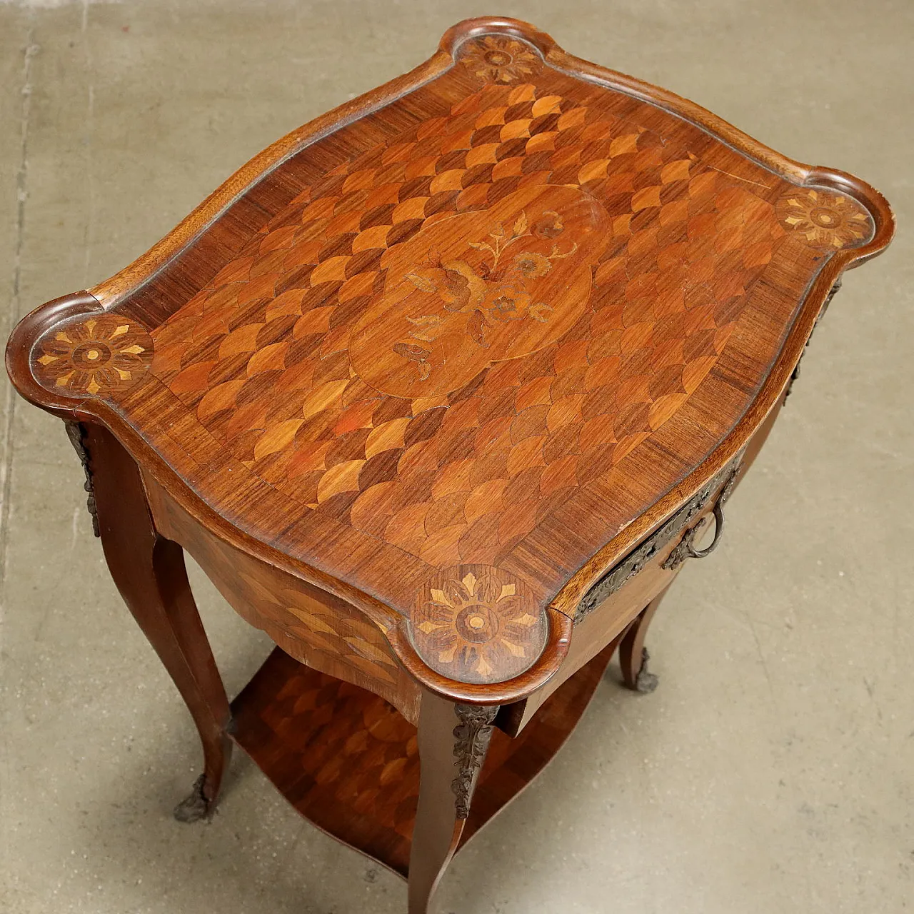 Pair of wood bedside tables with inlays and bronze details 4