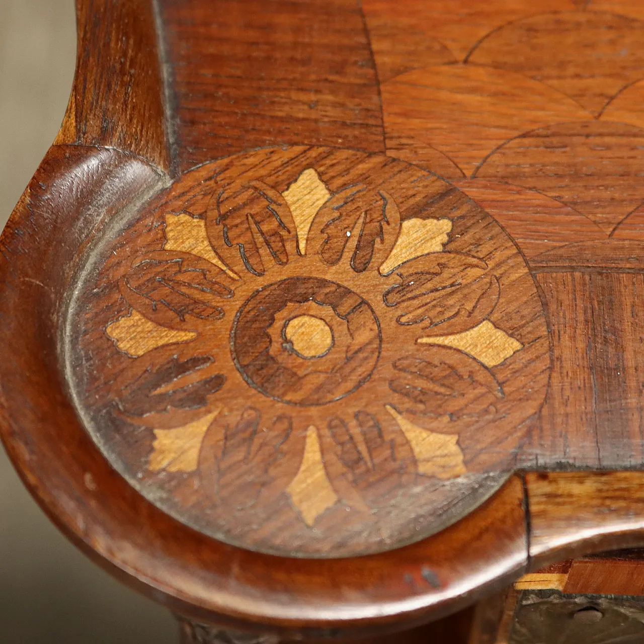 Pair of wood bedside tables with inlays and bronze details 5