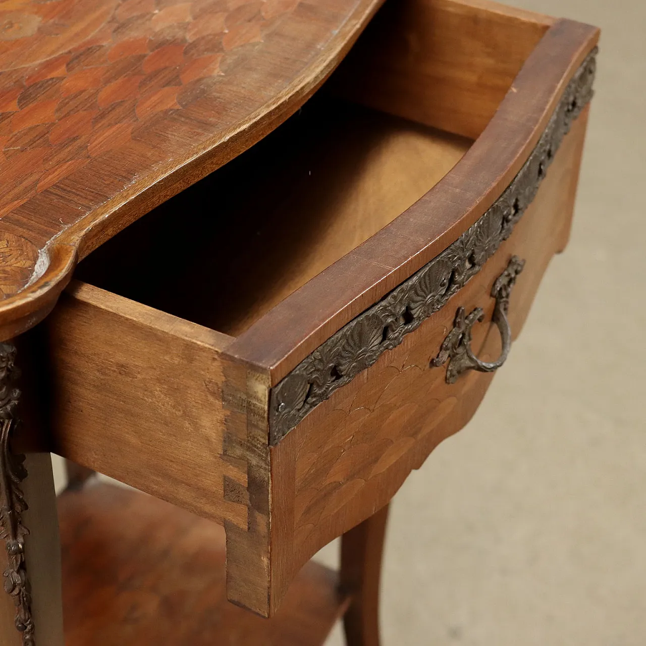 Pair of wood bedside tables with inlays and bronze details 6