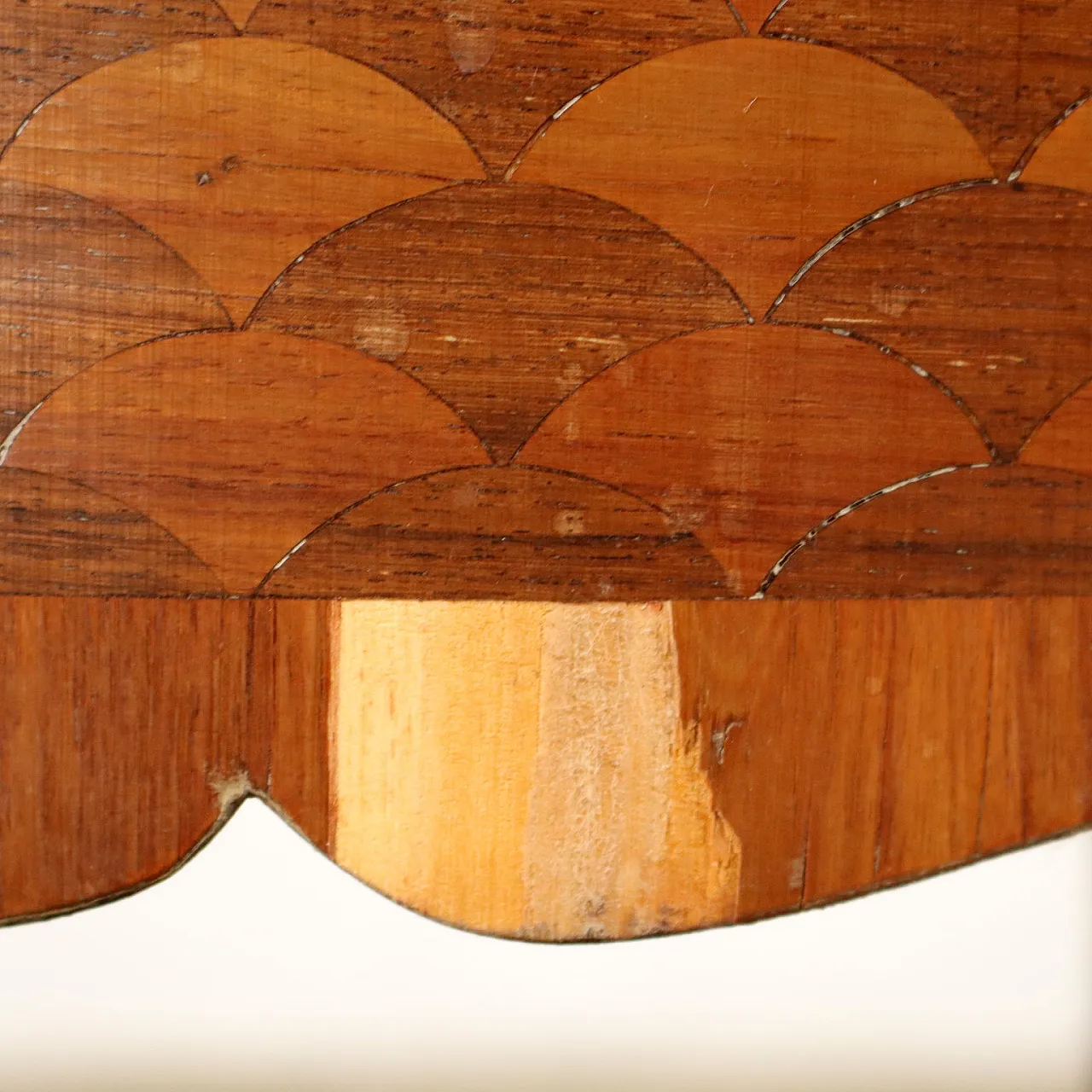 Pair of wood bedside tables with inlays and bronze details 10