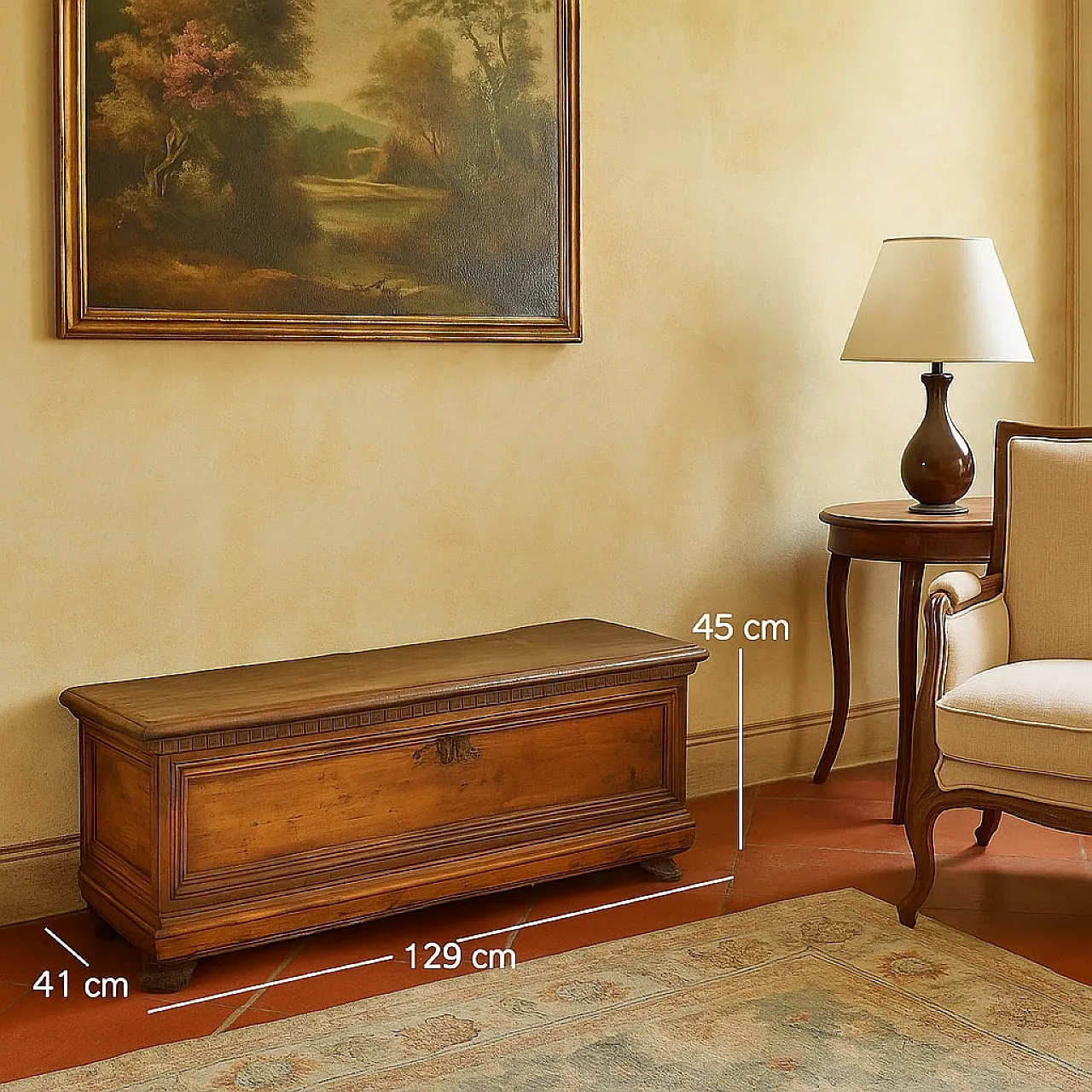 Small walnut chest with carvings, 18th century 2