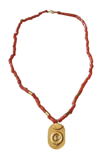 Collana girocollo di corallo con pendente in oro 18kt