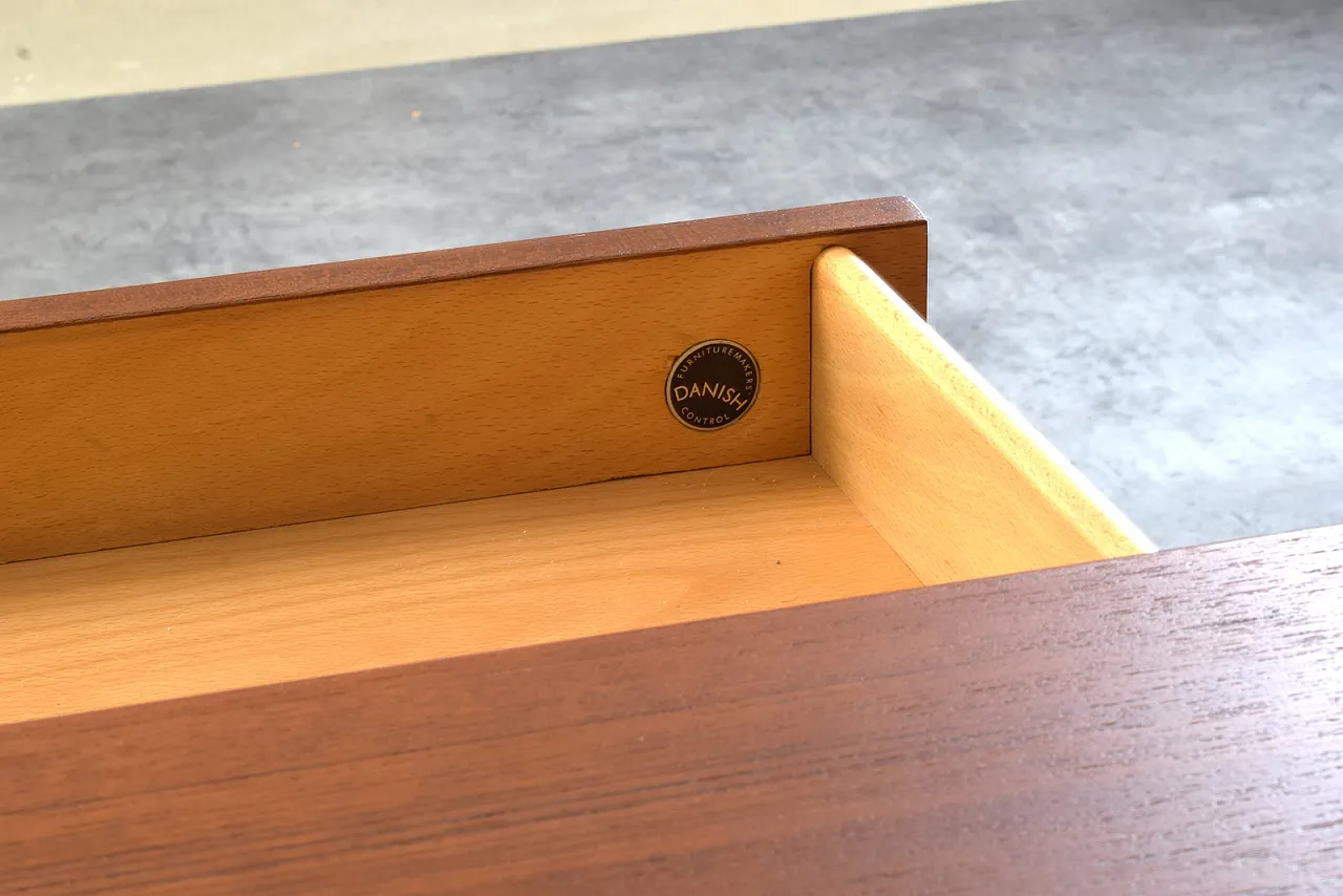 Sideboard di teak danese di Hans Wegner per Ry Møbler, anni '50 18