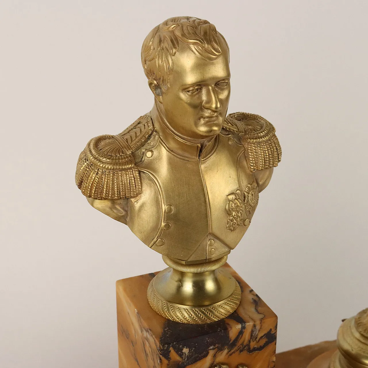 Inkwell in yellow Siena marble and gilded bronze, late 19th century 3