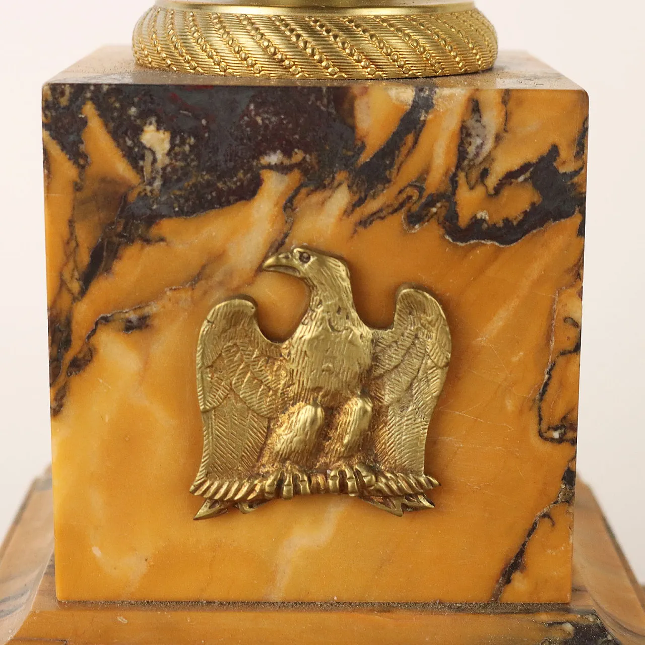 Inkwell in yellow Siena marble and gilded bronze, late 19th century 5