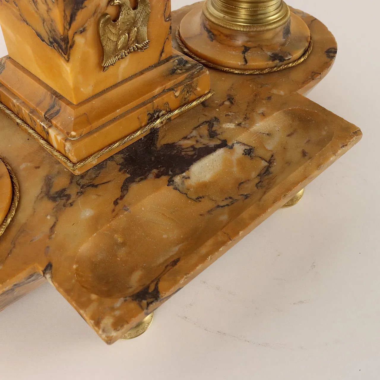 Inkwell in yellow Siena marble and gilded bronze, late 19th century 8