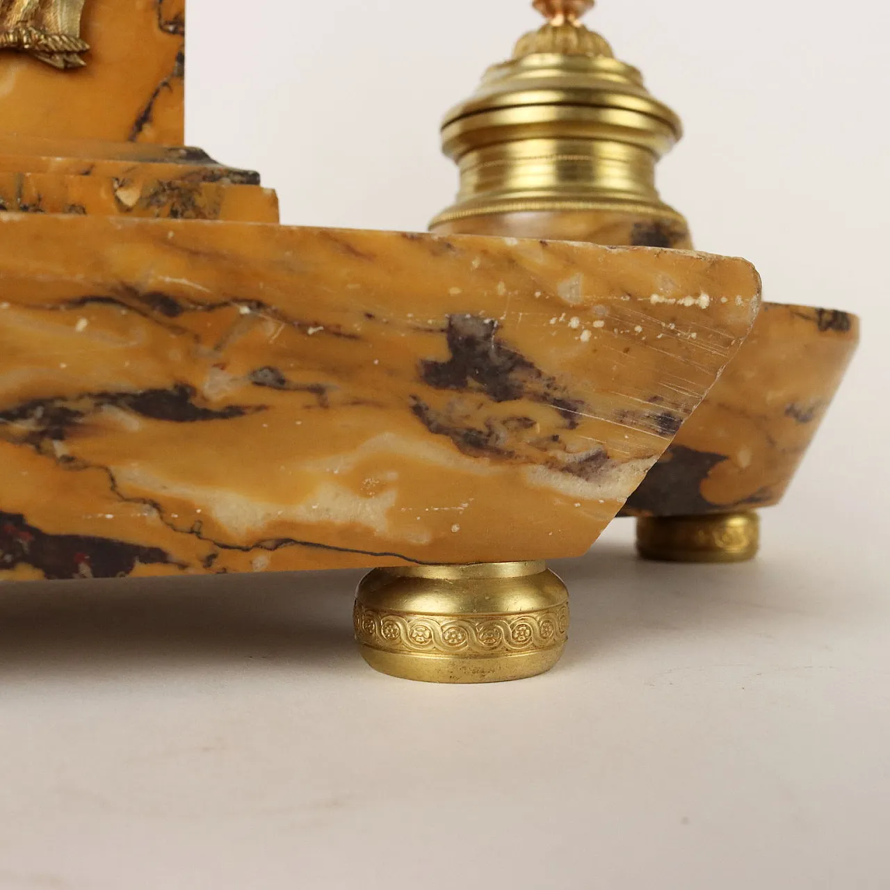 Inkwell in yellow Siena marble and gilded bronze, late 19th century 9