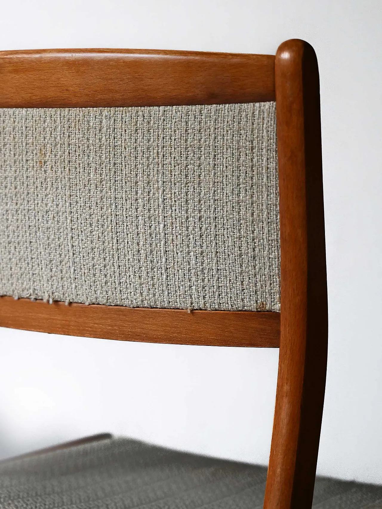 Set of 4 60s Scandinavian chairs in teak with beige upholstery 4