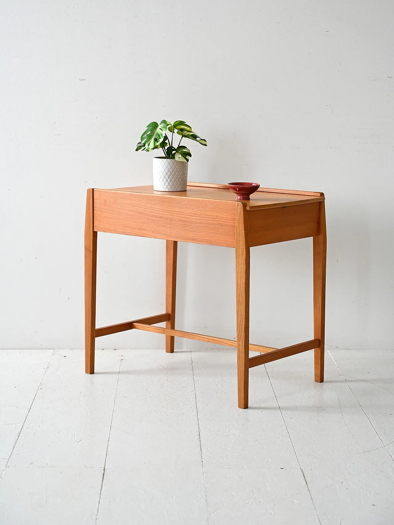 Scandinavian coffee table in elm with storage compartment, 1960s 1