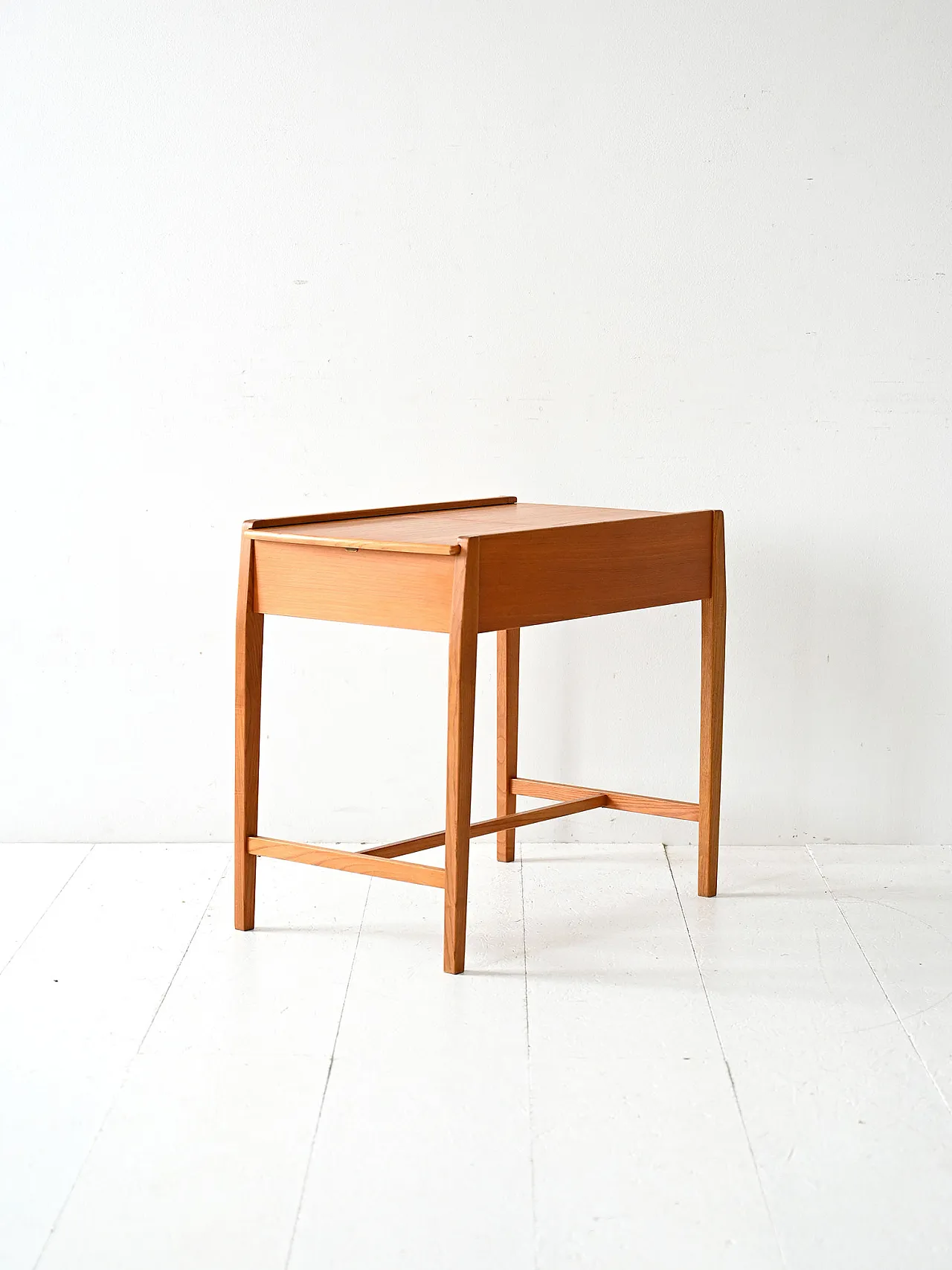 Scandinavian coffee table in elm with storage compartment, 1960s 6