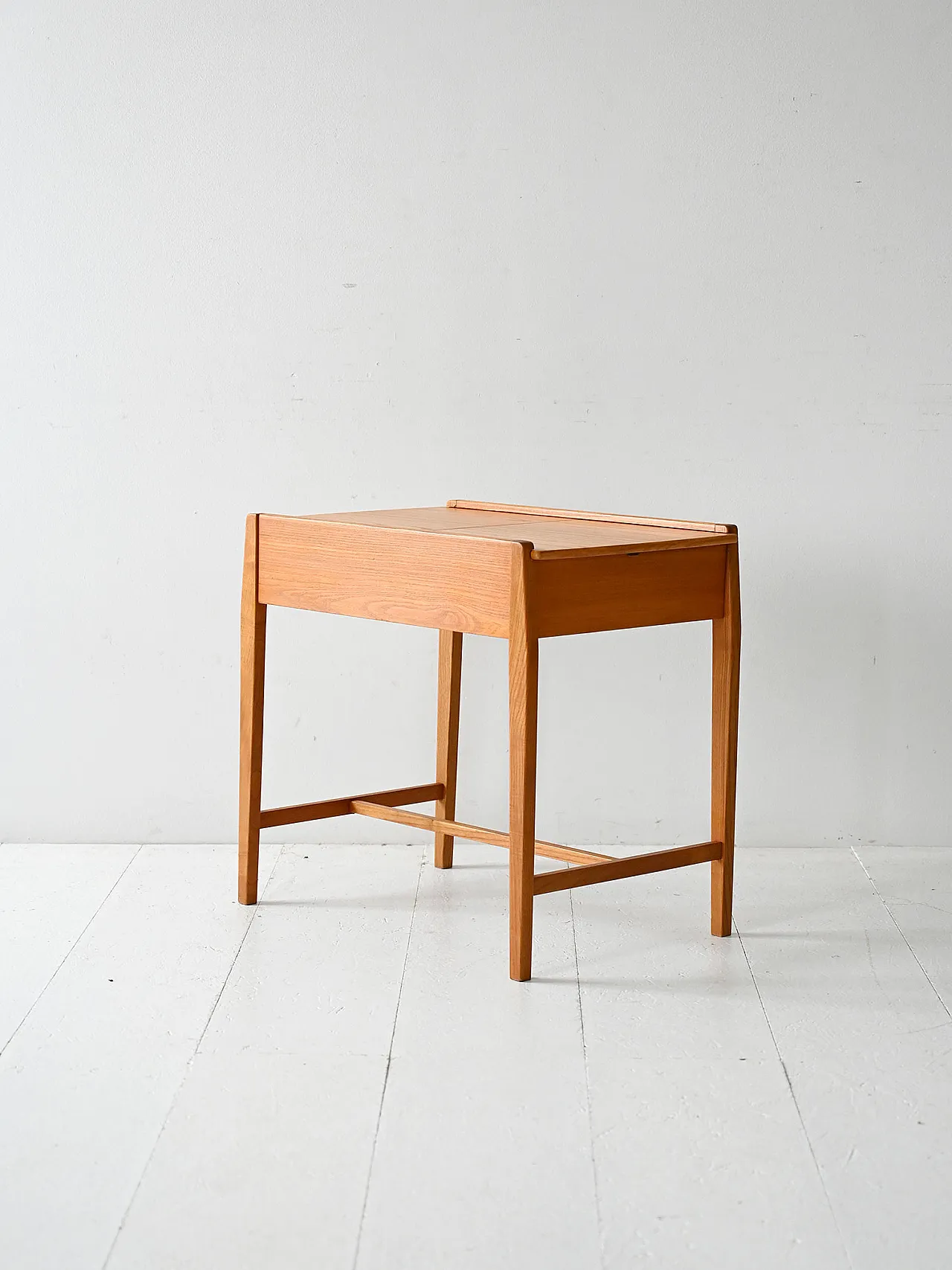 Scandinavian coffee table in elm with storage compartment, 1960s 7