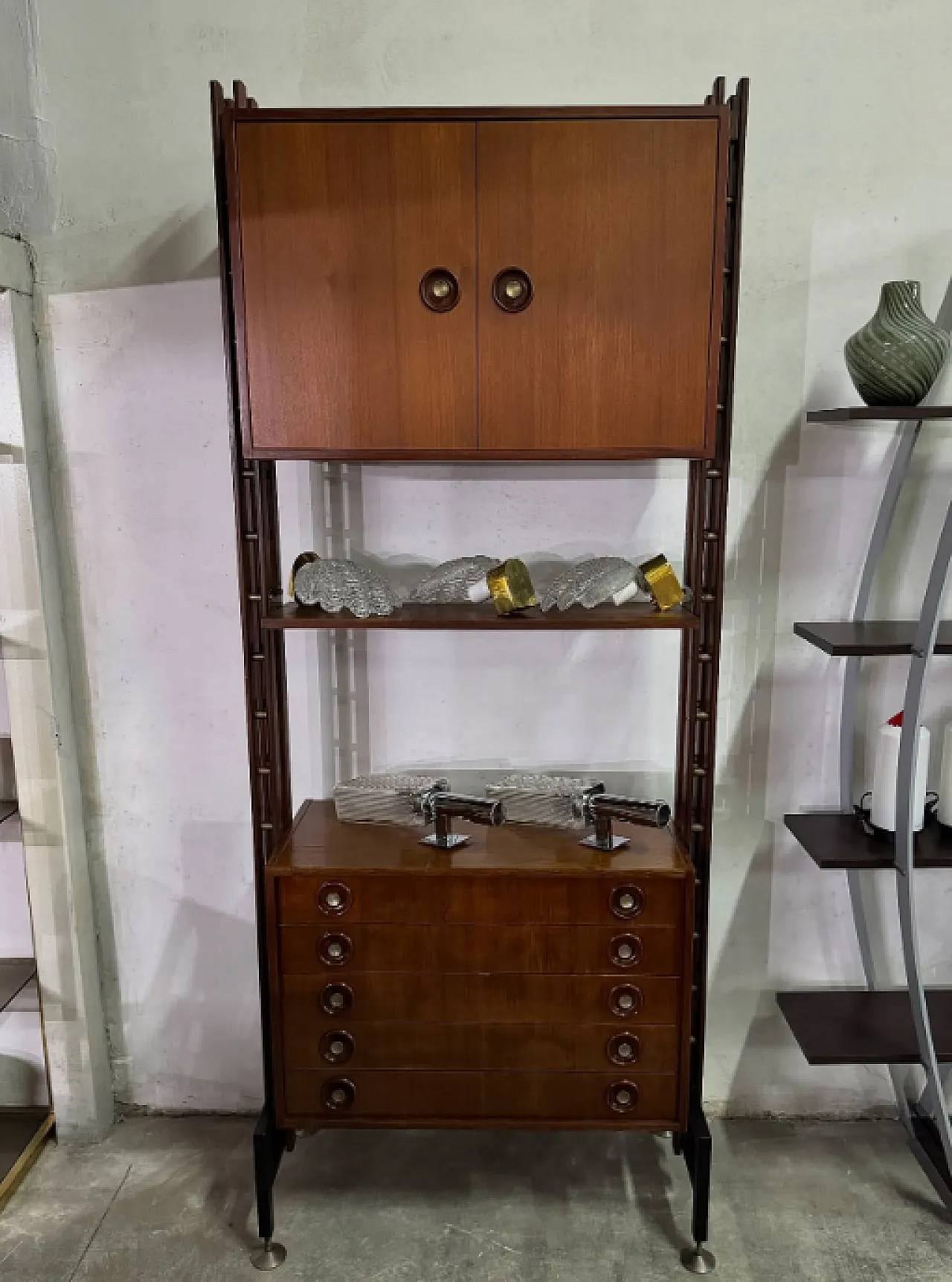 Self-supporting modular bookcase, 1950s 1