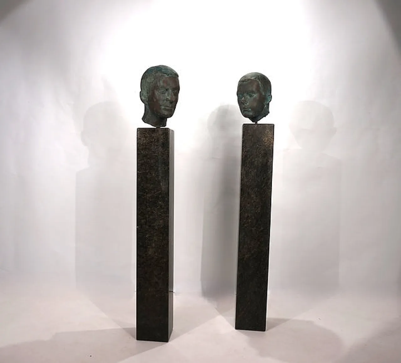 Coppia di busti in bronzo di uno studente di Georg Kolbe, anni '20 9