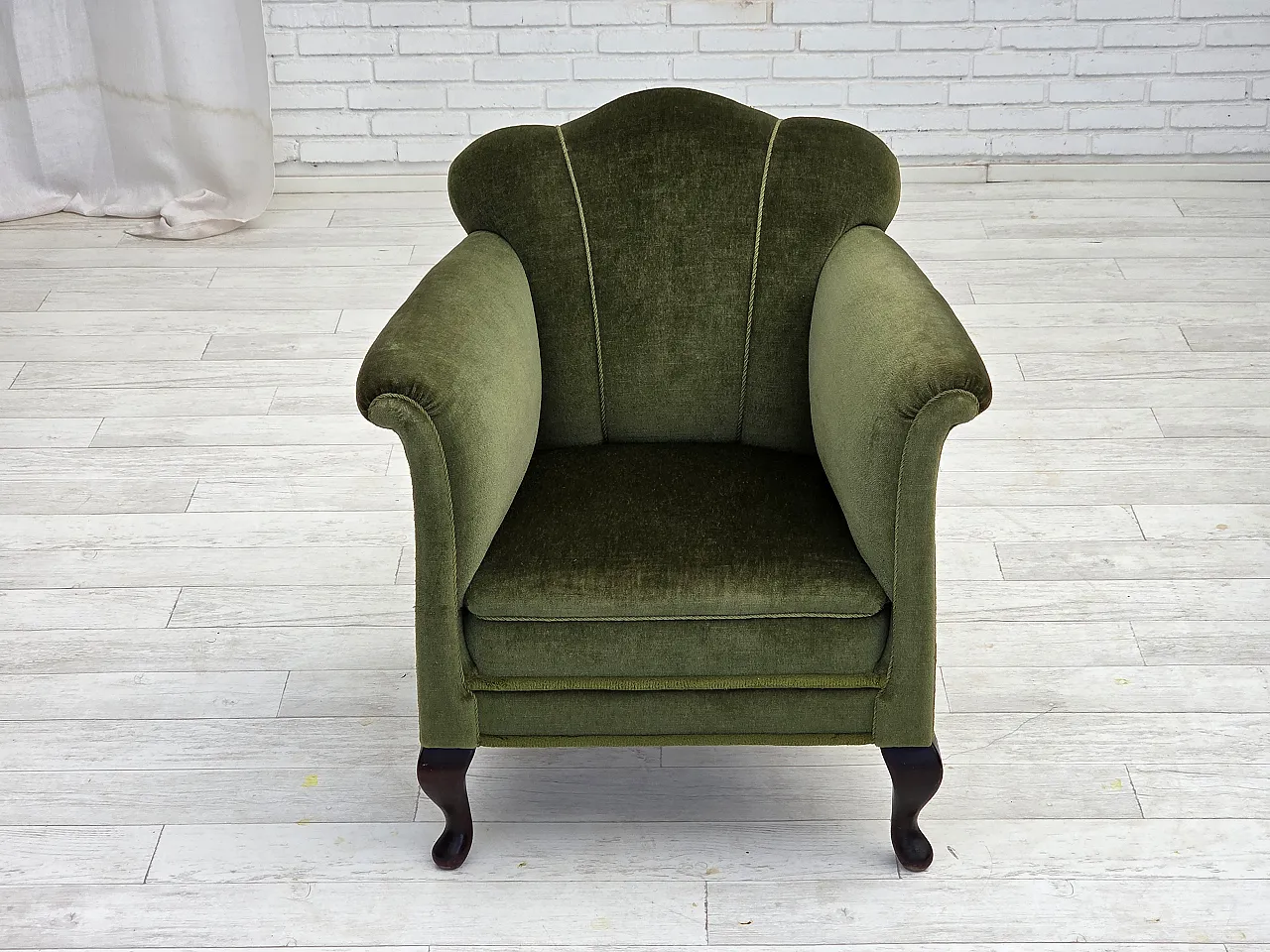 Poltrona danese, velluto verde, gambe in frassino, anni '50 2