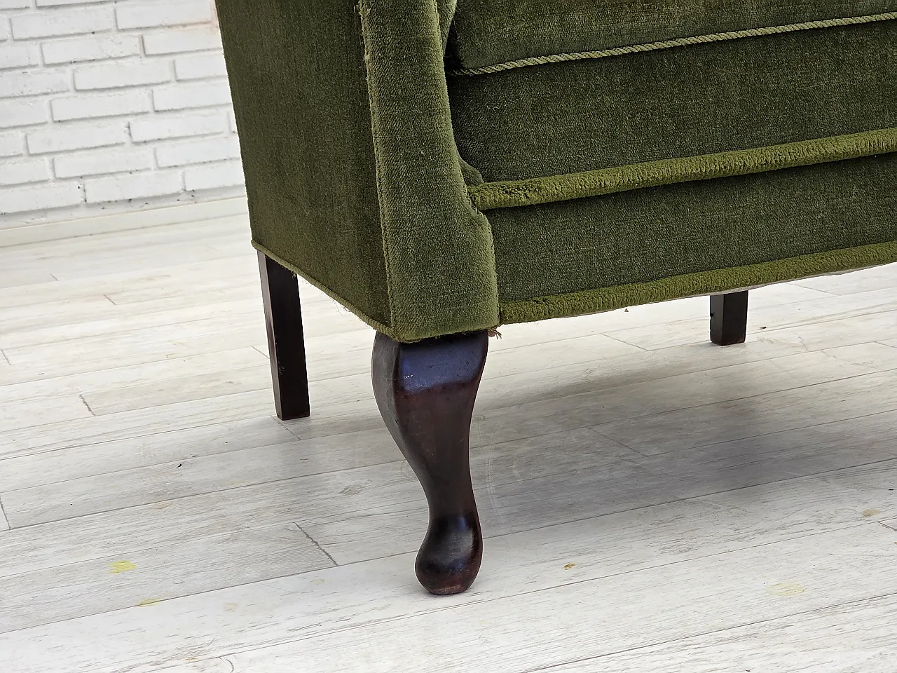 Poltrona danese, velluto verde, gambe in frassino, anni '50 3