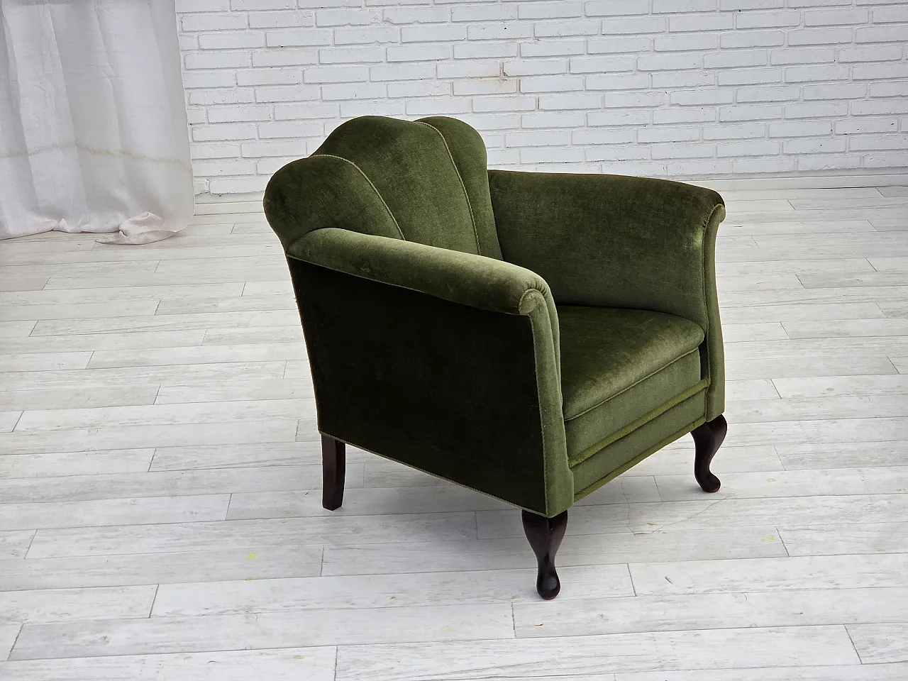 Poltrona danese, velluto verde, gambe in frassino, anni '50 5