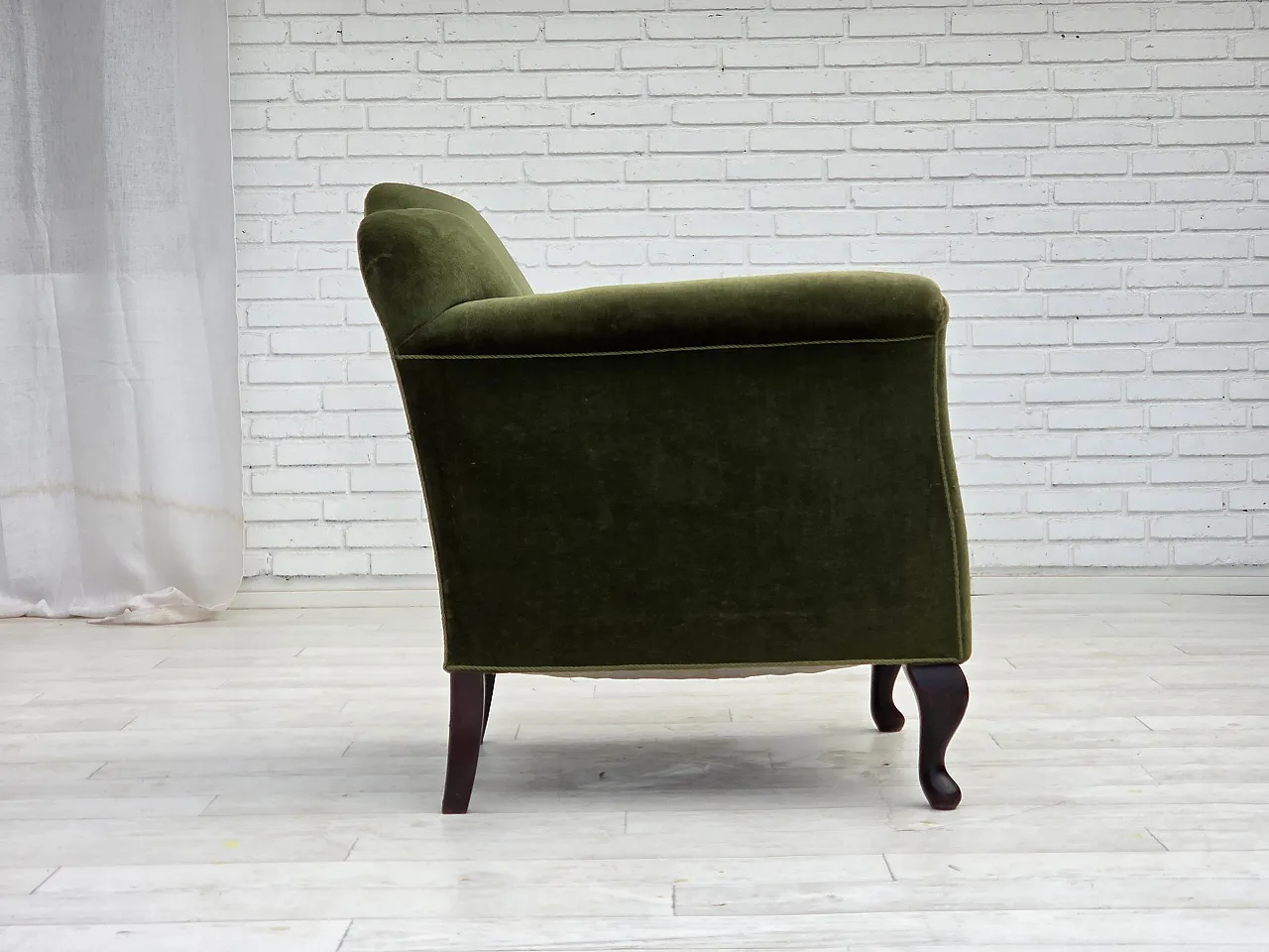 Poltrona danese, velluto verde, gambe in frassino, anni '50 8