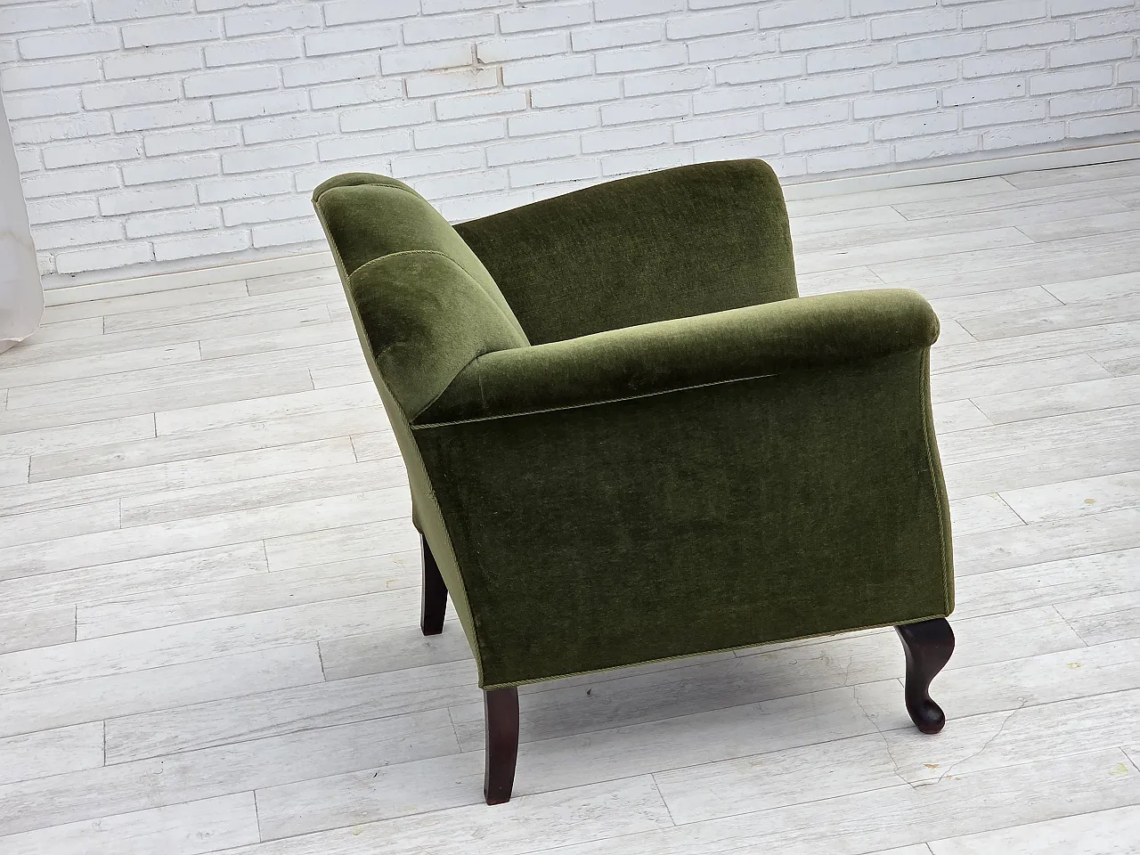 Poltrona danese, velluto verde, gambe in frassino, anni '50 9