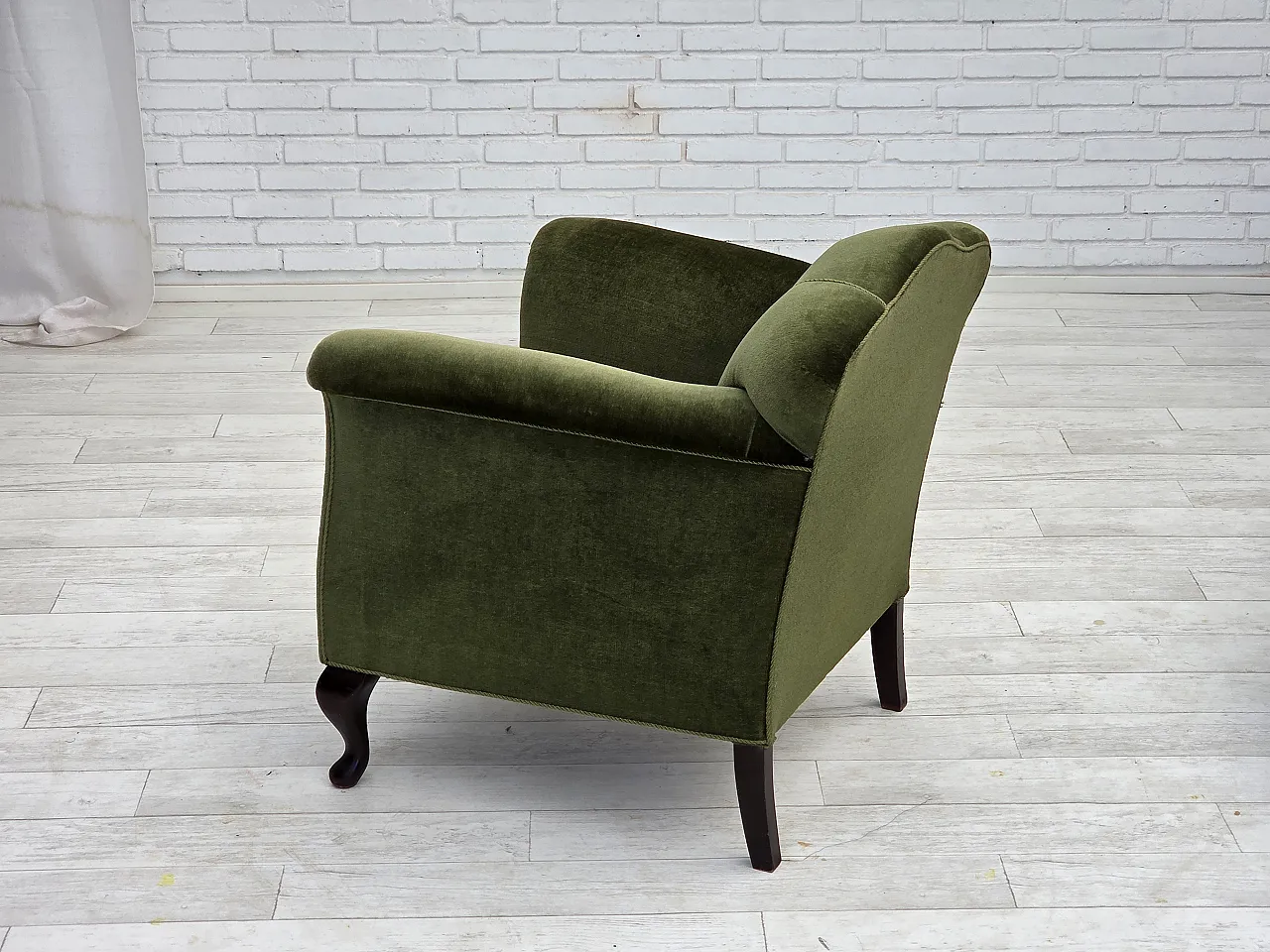 Poltrona danese, velluto verde, gambe in frassino, anni '50 13