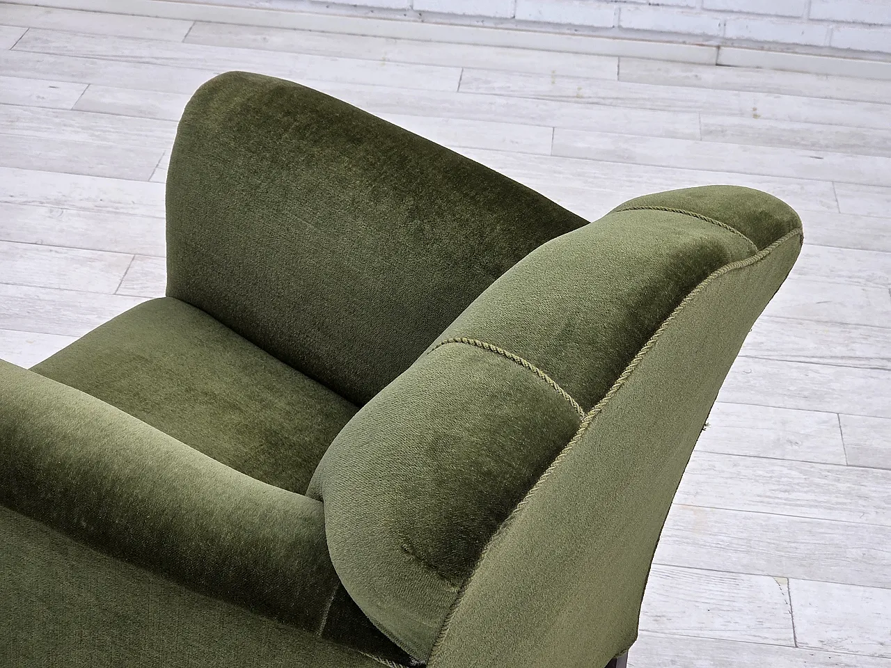 Poltrona danese, velluto verde, gambe in frassino, anni '50 14