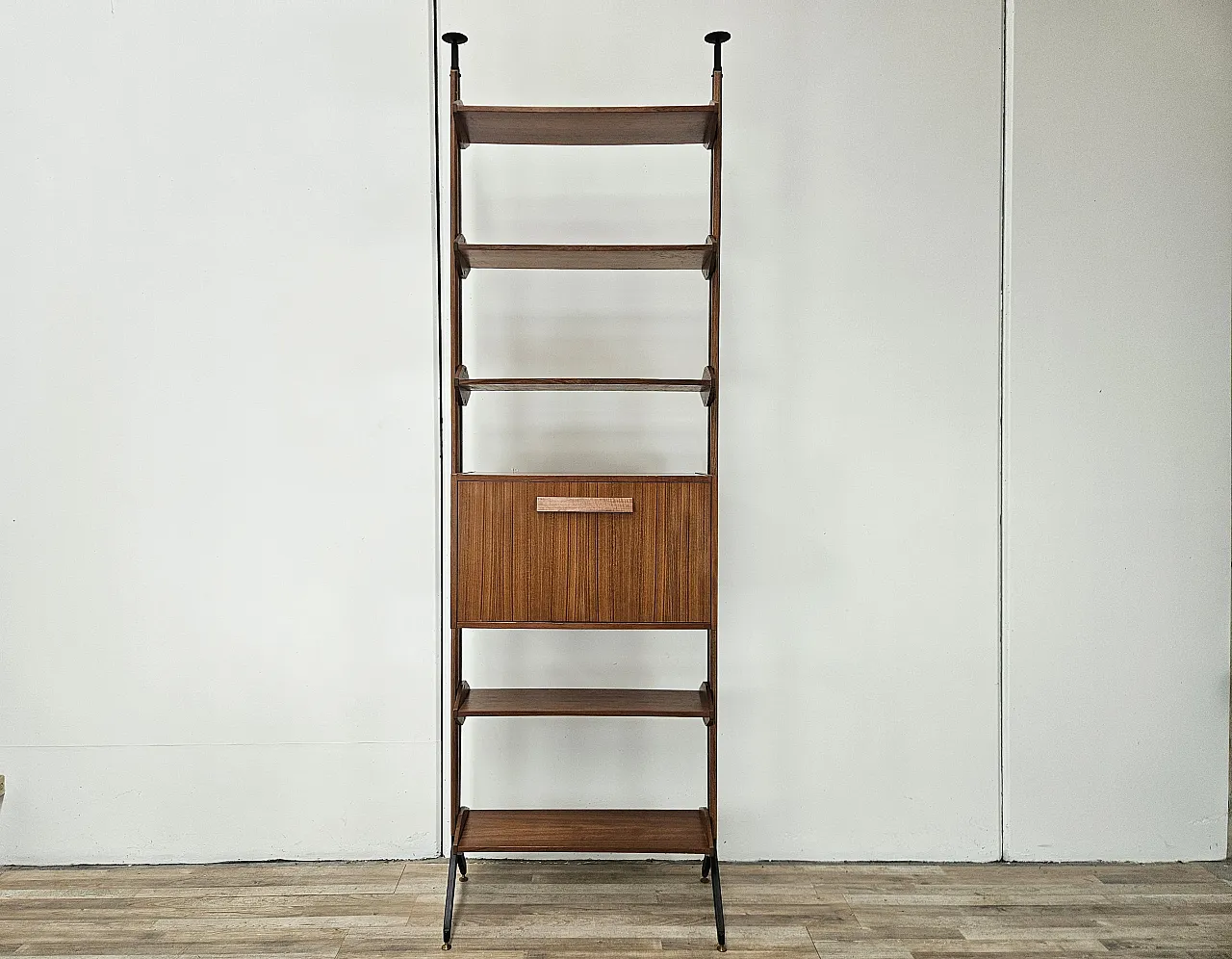 Libreria terra cielo in teak con mensole e scomparto, anni '60 1