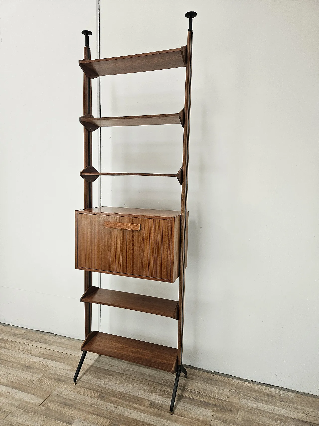 Libreria terra cielo in teak con mensole e scomparto, anni '60 2