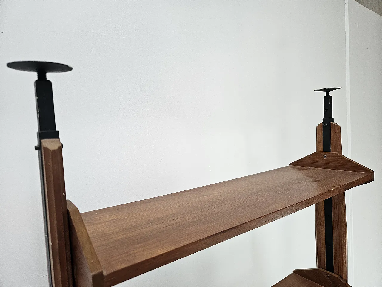 Libreria terra cielo in teak con mensole e scomparto, anni '60 20