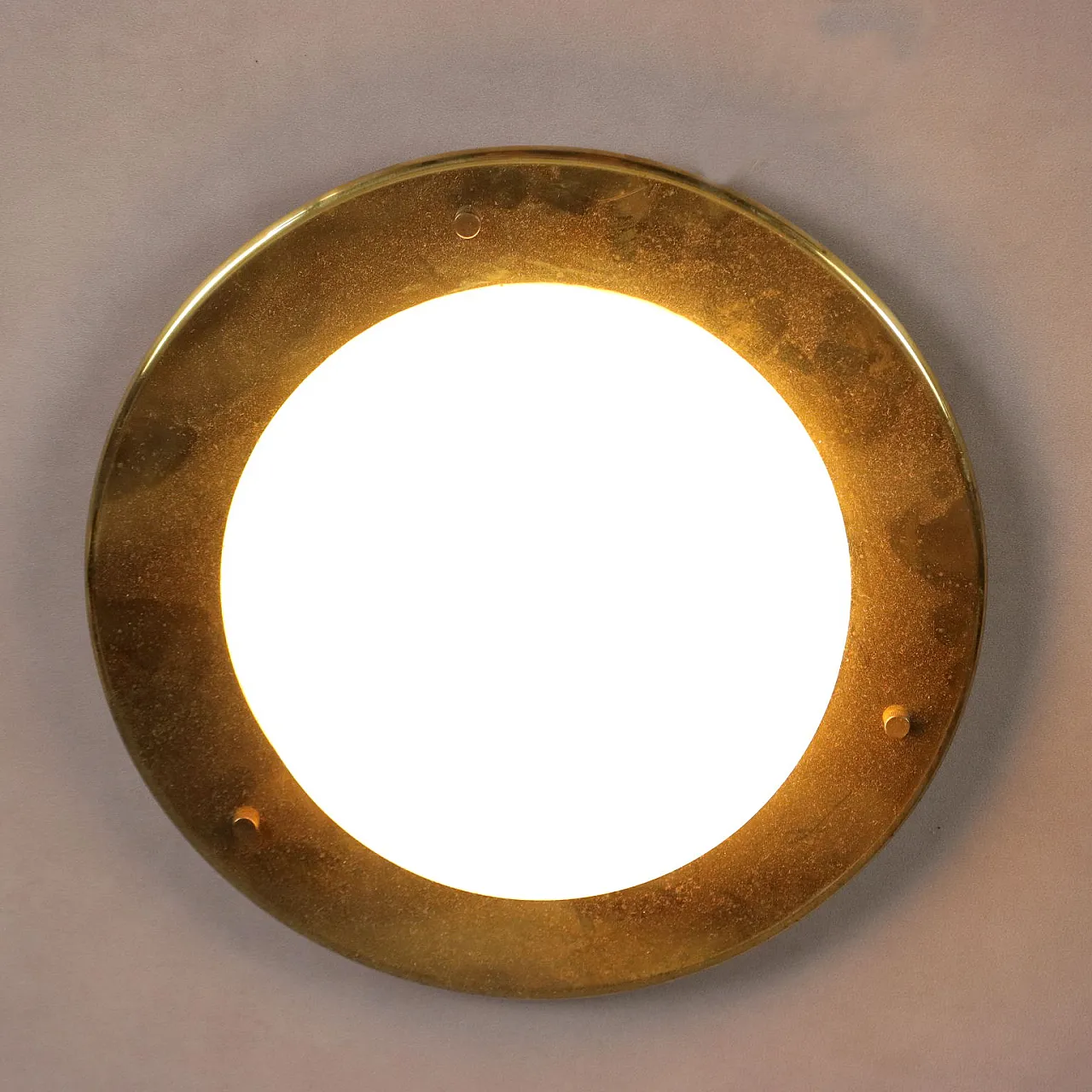 Lampada da soffitto in ottone e vetro lattiginoso, anni '60 3