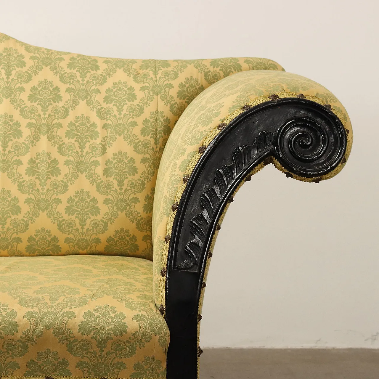 Divano in noce rivestito in tessuto, '700 4